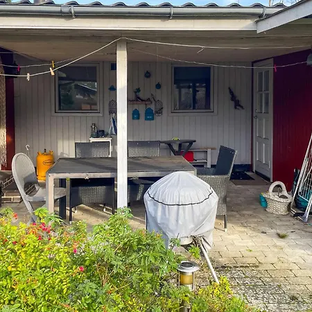 2 Bedroom Beautiful In Ferienhaus
