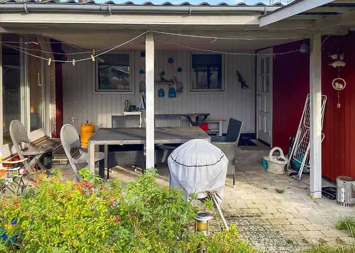 2 Bedroom Beautiful In Ferienhaus